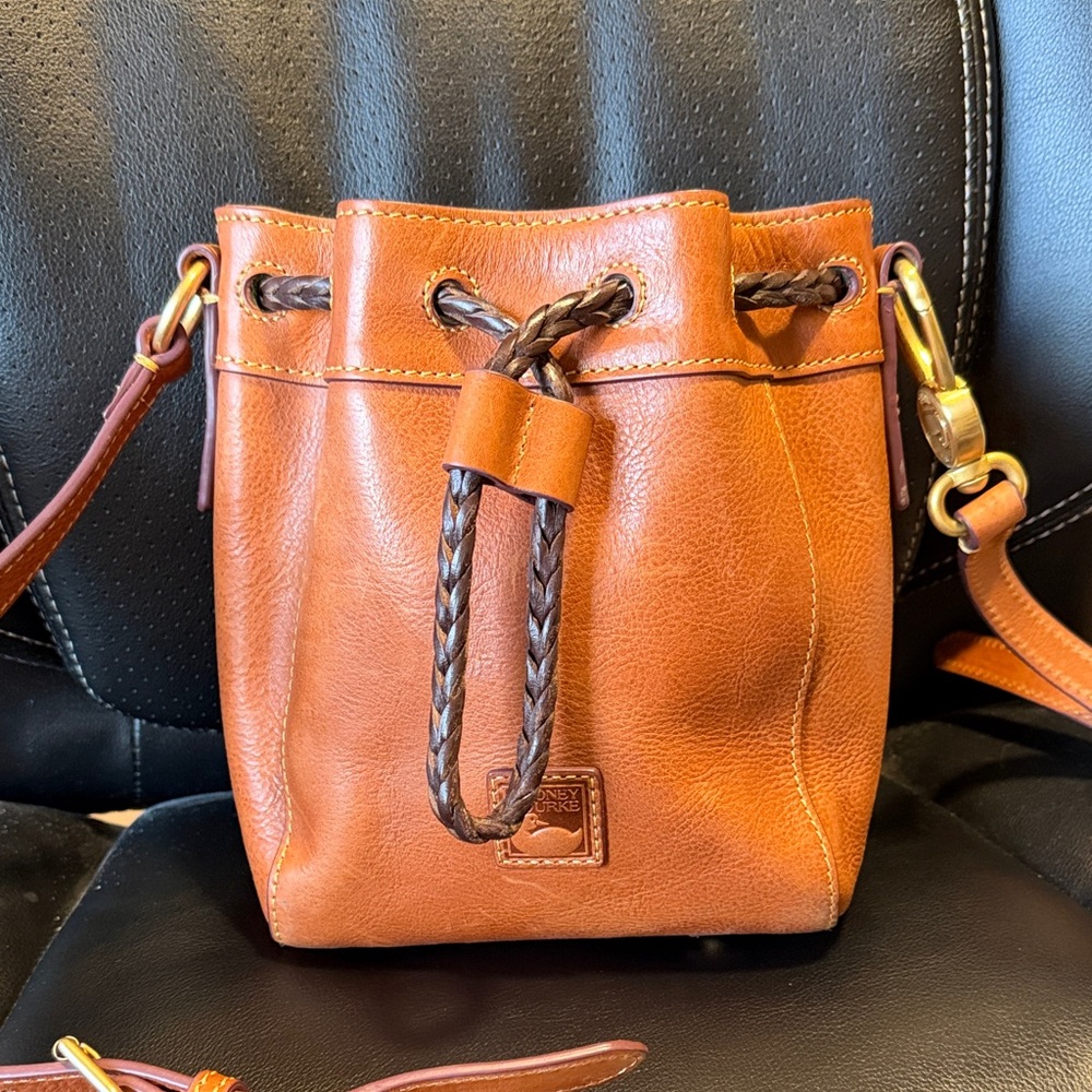 Dooney & Bourke Hattie Small Crossbody/Shoulder bag in Florentine leather